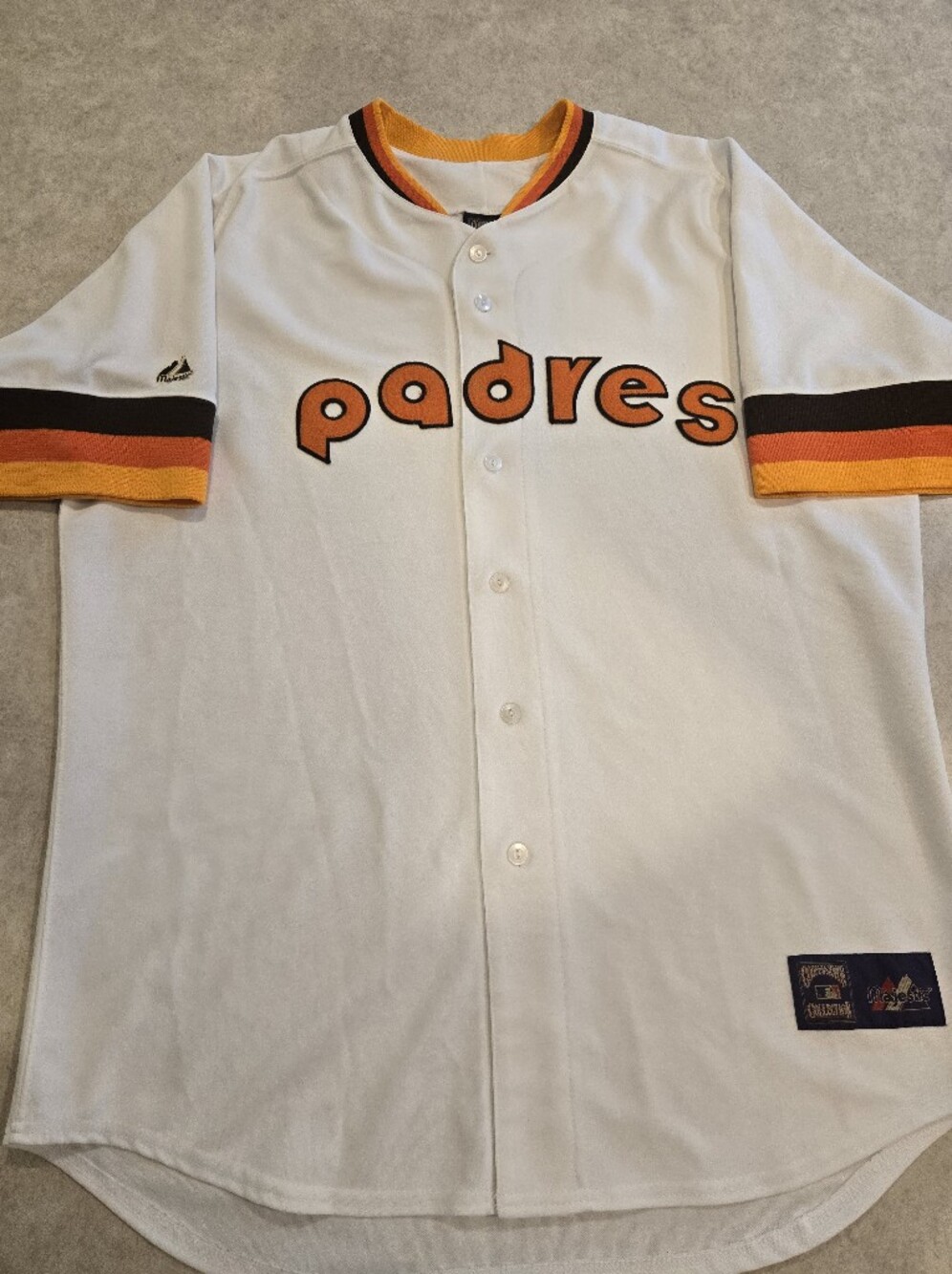 San Diego Padres Majestic Cooperstown Collection Jersey. Men's XL.